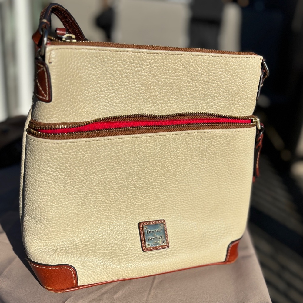 Dooney & Bourke cream leather bag